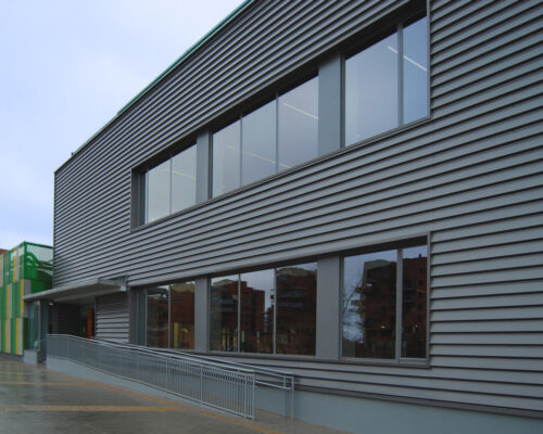 Fachada del Centro Deportivo Antonio Pietro