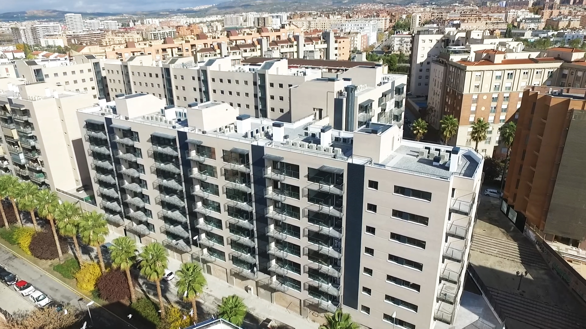 Fachada lateral de 112 viviendas en Granada