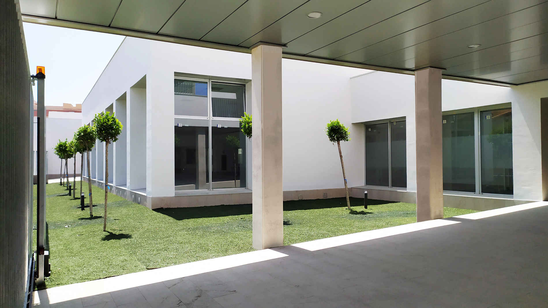 Patio interior del CEIP Regina Violant en Almazora, Castellón