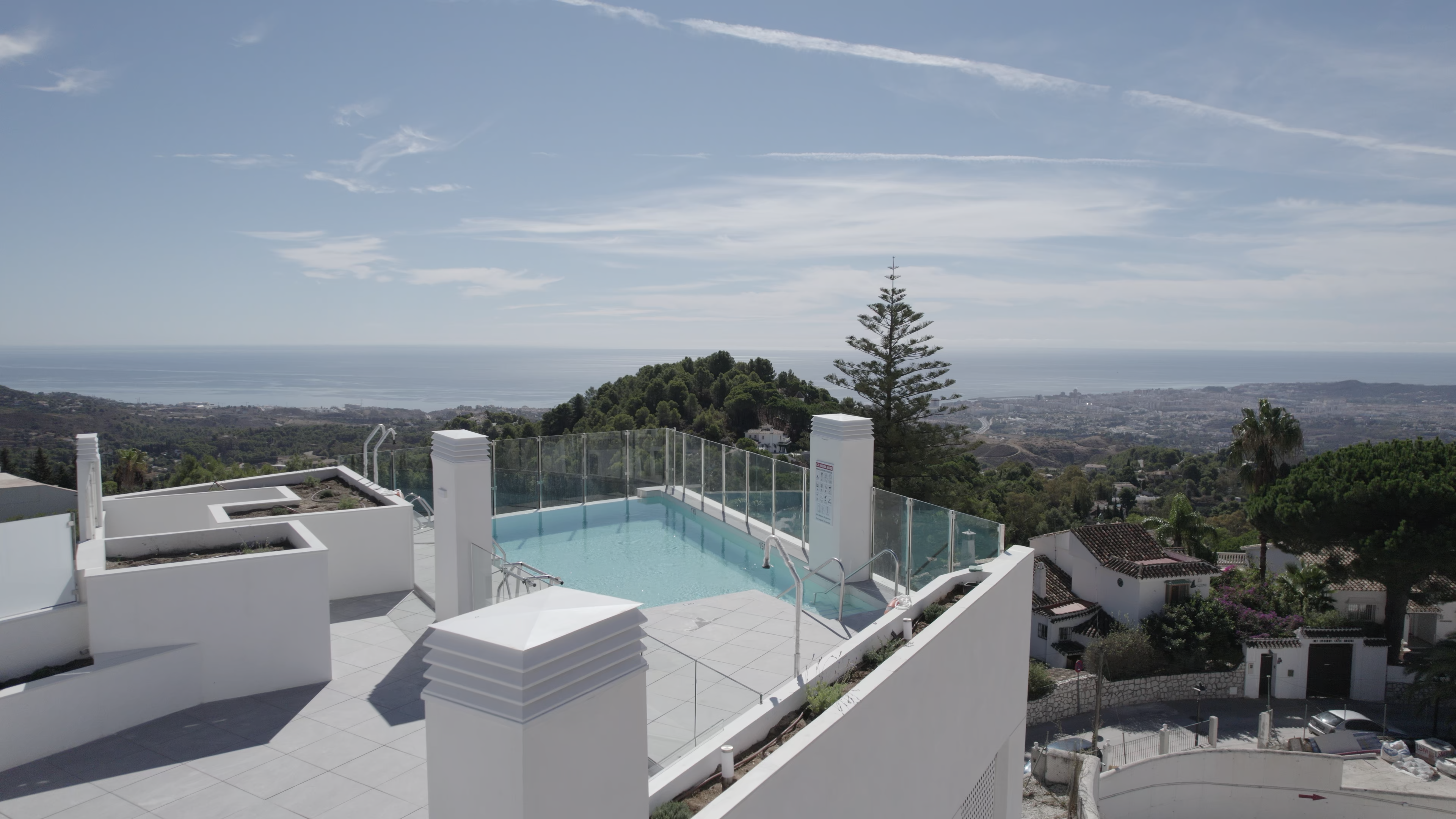 Piscina de las 32 viviendas de Mijas