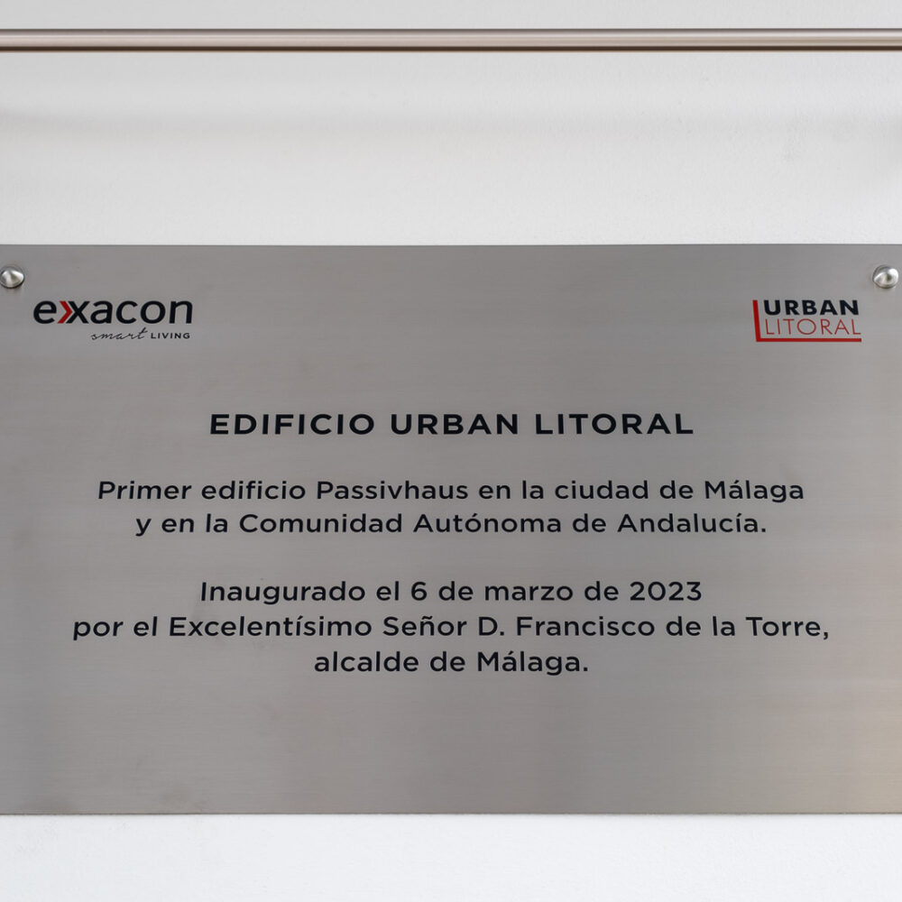 Placa de inauguración de la promoción de Urban Litoral