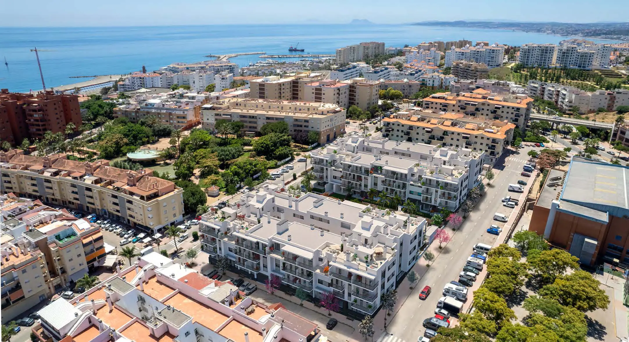 Fotografía aérea de las 102 viviendas Isadora Living de Estepona