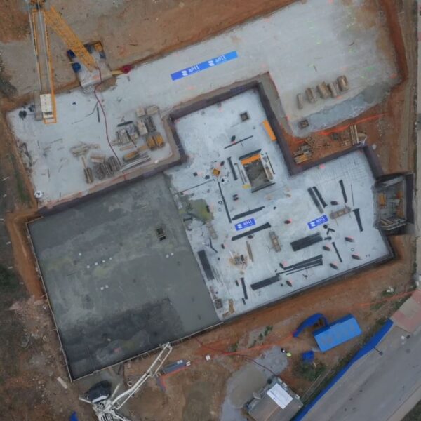 Imagen desde dron del avance de la residencia de vanguardia en Huétor Vega.