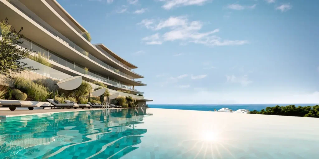 Piscina infinity de la promoción de 18 viviendas Lighthouse que Añil está construyendo en el Higuerón